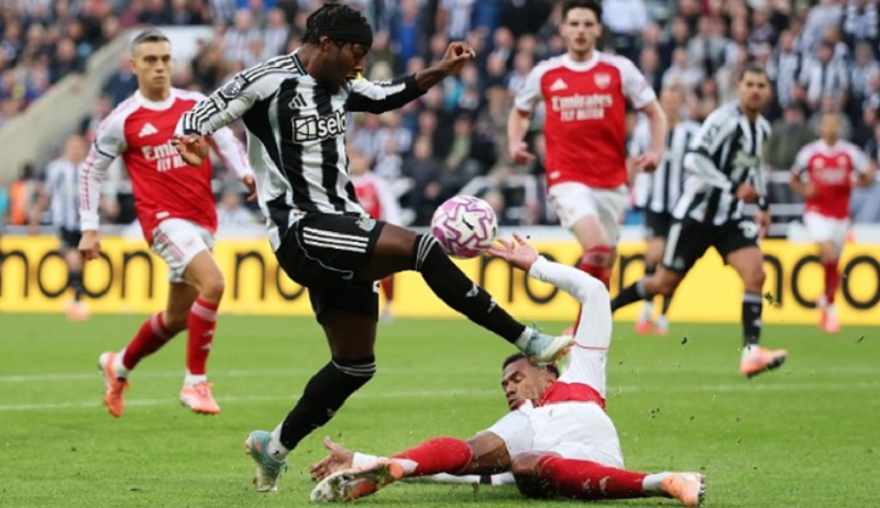 ly-do-arsenal-thoat-phat-den-sau-tinh-huong-bong-cham-tay-cua-gabriel